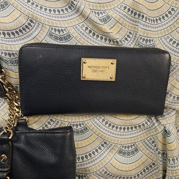 Micheal Kors jetset navy blue shoulder bag and wallet - Picture 2 of 4